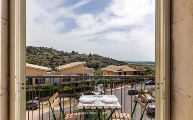 Owl Home in Noto with 2 bedrooms and 1 bathrooms