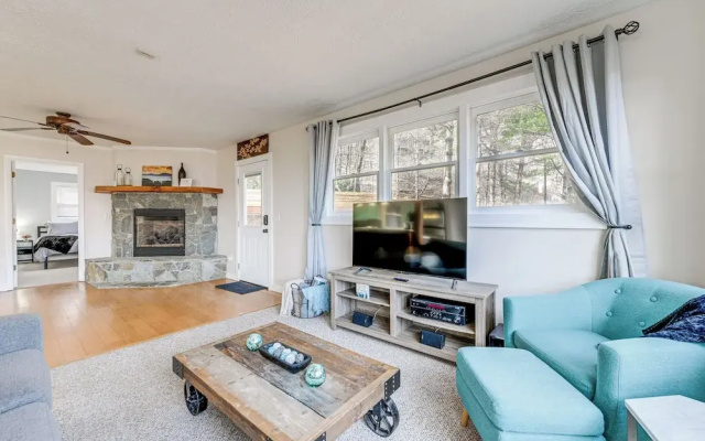 Fire Pit & Mountain Views: Waynesville Retreat!