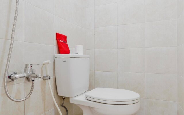 RedDoorz Plus near UPN Veteran Jakarta