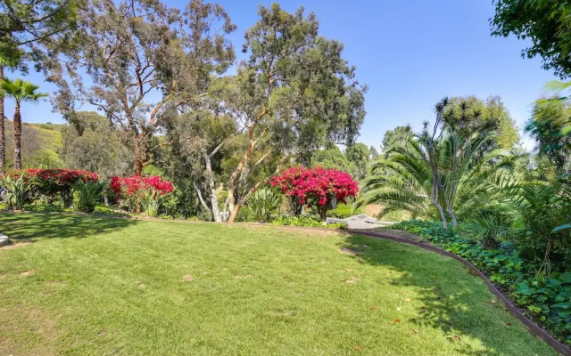 Whittier Vacation Rental: Close to Hiking Trails!