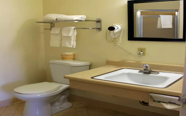 Red Roof Inn Philadelphia - Oxford Valley