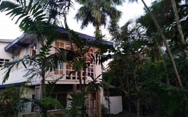 Colonial Lodge Hostel