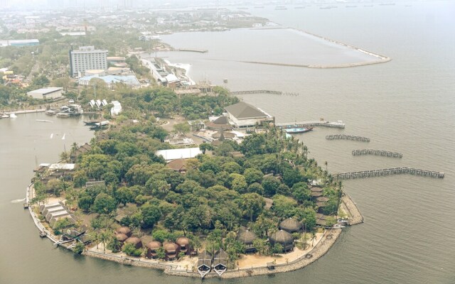 Big and Cozy 2BR Apartment at Ancol Mansion