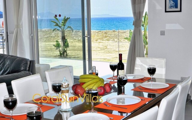 "blue - Beach Front Spectacular Villa Sleeps 10"