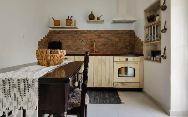 Laina Traditional Guest House