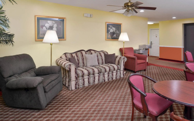 Douglas Inn And Suites