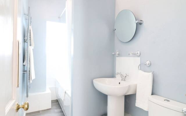 Flat 1, Camelford