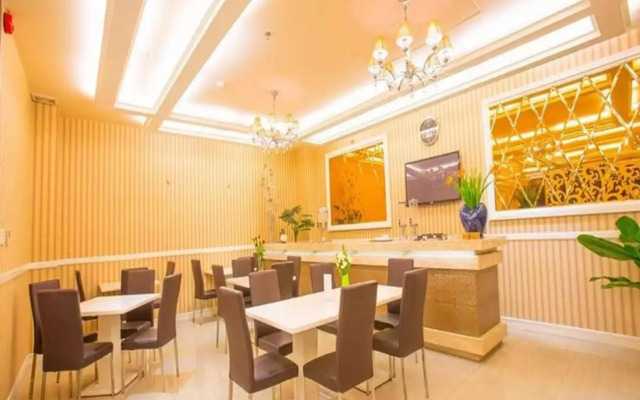 Dyn Opera Hotel
