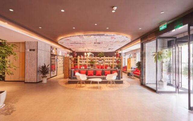 Ibis Hotel (Hebi east railway station store)