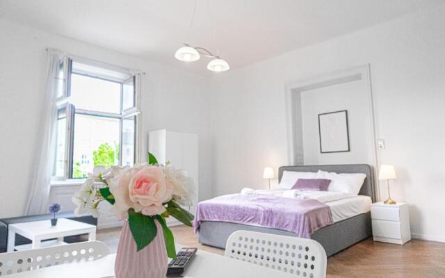 Cozy 2BR Apt. near AKH Hospital-ideal for Longstay