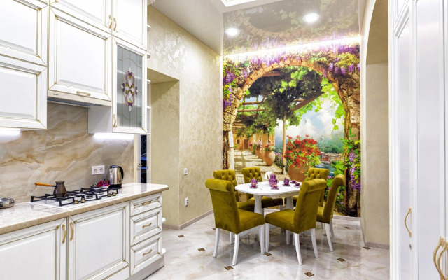 2 bedroom apartment Tykha street city center with parking place