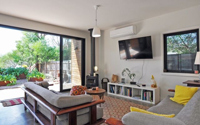 Armstrong'S - Close To Beach