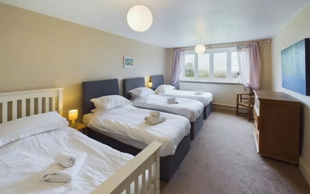 Country House-14guests-parking-hottub-amazingviews