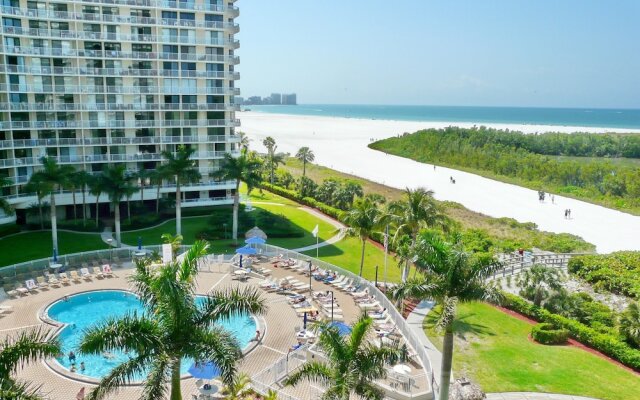 Inviting Condo on Beach With Pool and Tennis Courts