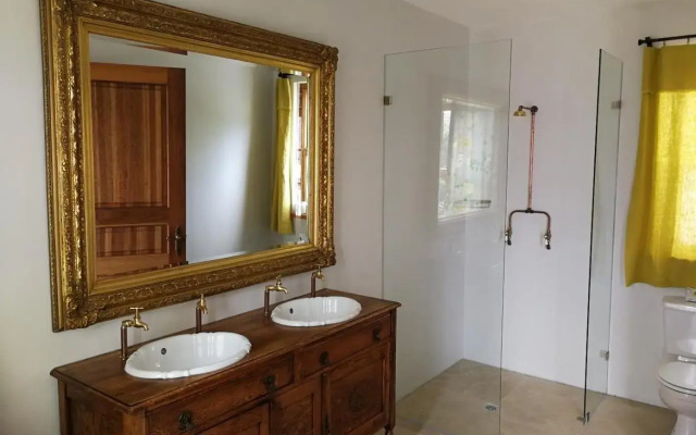 Bakovenbay Luxury Suites