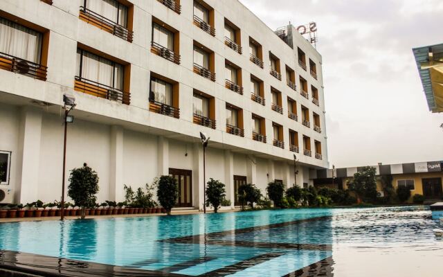 Solitaire Hotel and Resort