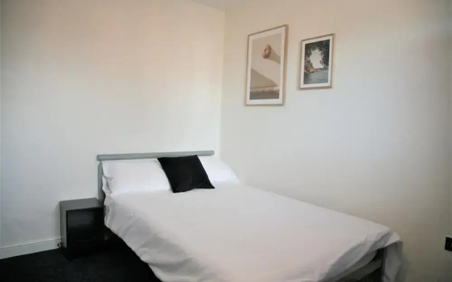 NEW Vibrant 3BD House in Coventry West Midlands