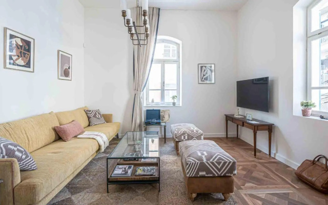 VELLER Shemaiah Apt #3