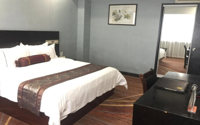 Skyline Plaza Hotel