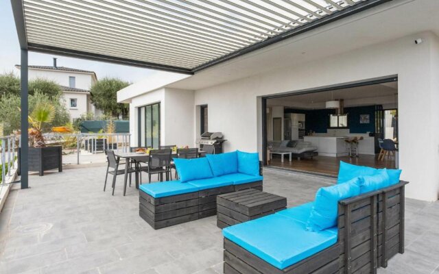 Splendid villa with pool and seaview 20 min away from Nice center - Welkeys