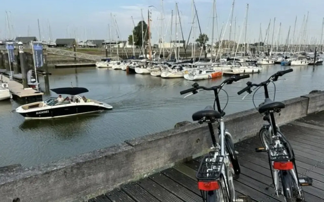 Cosy Apartment With Terrace Near Beach