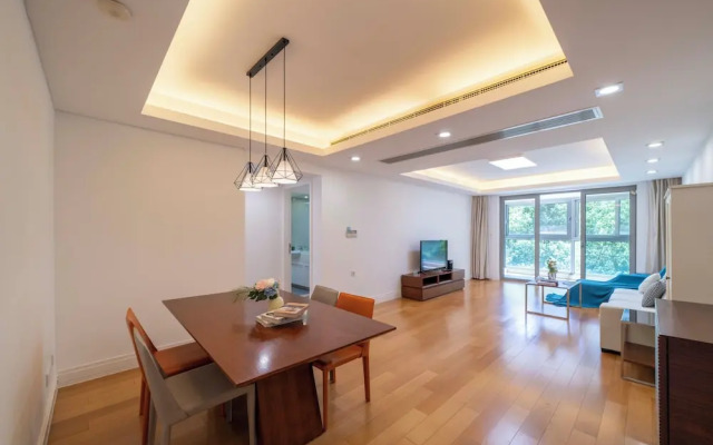 Tyms Stylish 3BR 2BA Apt Xujiahui Metro