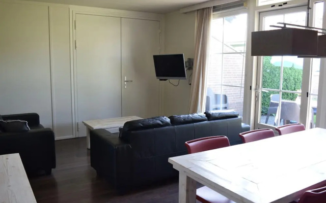 Semi-detached Bungalow with Dishwasher near Veluwe