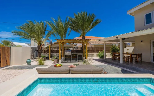 Newly Renovated Amazing Location Private Pool