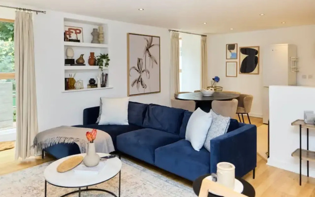 The Gwendolen Retreat - Inviting 2bdr Apartment With Balcony