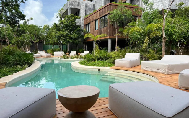 Lovely 2Bedroom apartment serviced + pool & garden