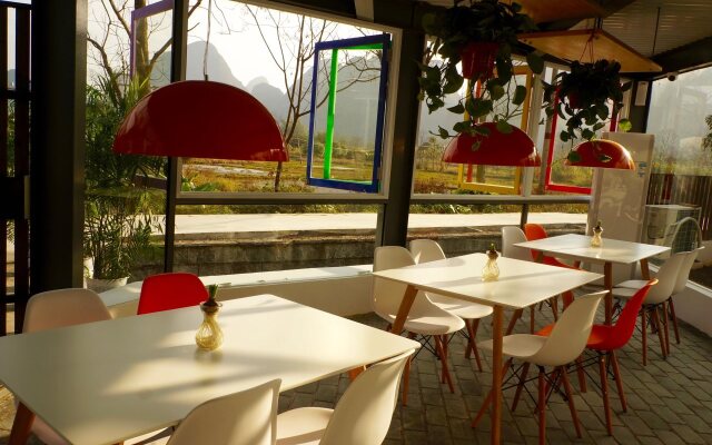 Yangshuo Wada Hostel by Yulong River