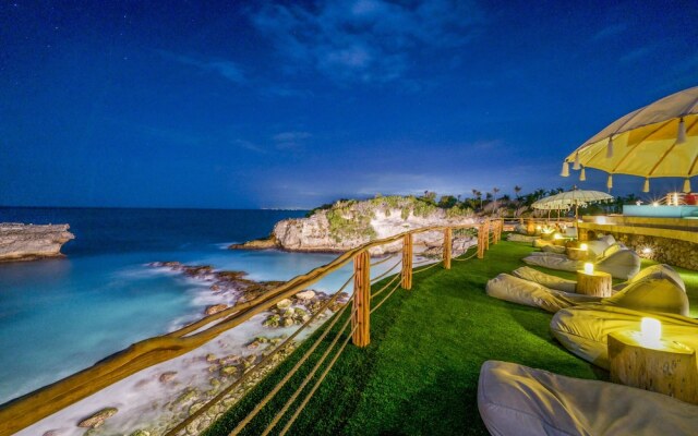 Blue Lagoon Avia Villa