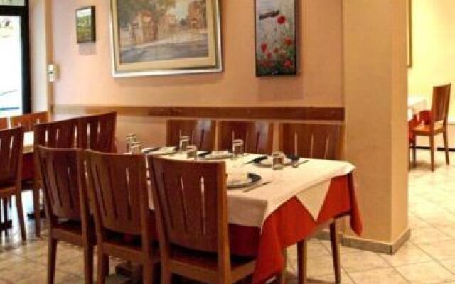 Hotel Avra