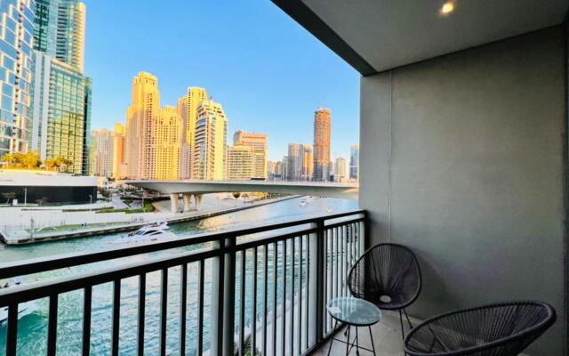 Luxurious beach front apartment Dubai Marina