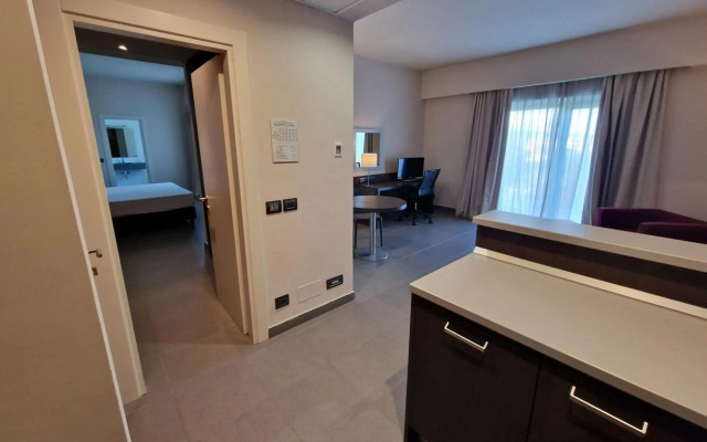 Inn Naples Airport