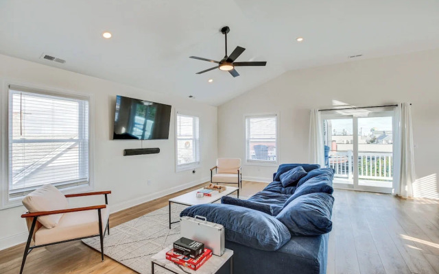 Spacious Wildwood Condo: Walk to Beach!