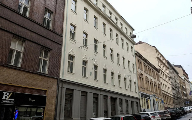 Black & White Apartment by Wenceslas Sq.