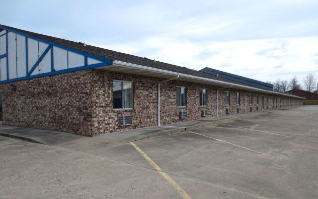 Motel 6 Concordia, MO