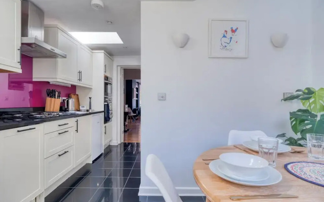 Stylish 2BD with Private Garden & Sauna
