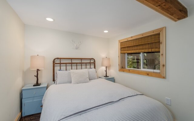 Guten Cabin 3 Bedroom Home by NW Comfy Cabins by RedAwning