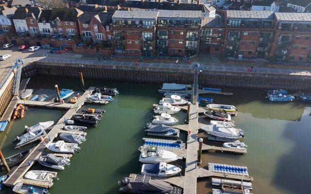 Marina Retreat Waterfront