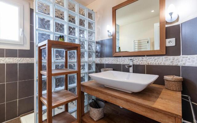 Large 2 Bdrs apartment Down Town - AC