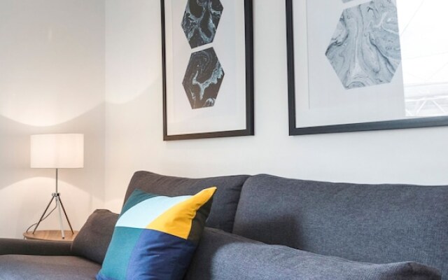 Lush Apartment - London Designer Outlet