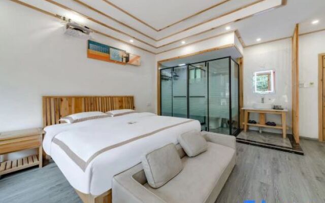 Yunli Shanju Private Tang Homestay