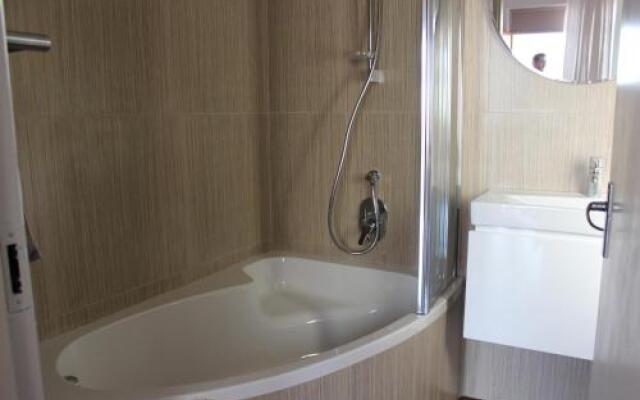 Travel Lodge
