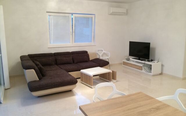 Villa Bachelor