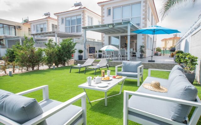 Sea front Villa Dagi - Gorgona Complex