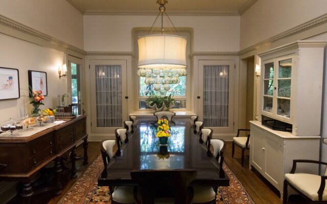 Stonehurst Place Bed & Breakfast