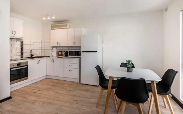 Modern 1 Bedroom Apartment Near the River and the City