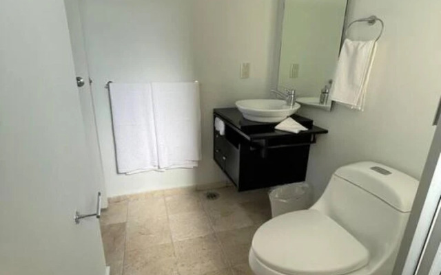 Modern Apartment With Coworking GYM and Garden